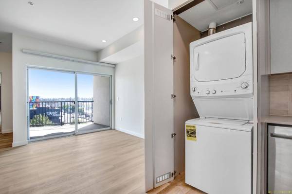 $2,150 / 449ft2 - Pisos con Estilo de Madera * Balcón/Patio * Estudio Nuevo en West Adams (West Adams)63953220980227123