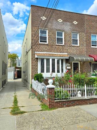 $1,900,000 / 2500ft2 - 2 Family Brick with detached 2 car garage (Astoria)63870970585603121