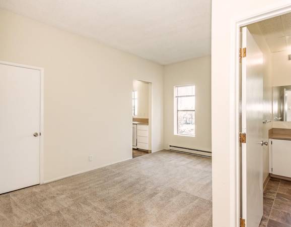 $1,099 / 1br - Portland 1B w Stylish Interior | Bay Windows, Historic 1926 Building (Goose Hollow on 14th)63956502665347124