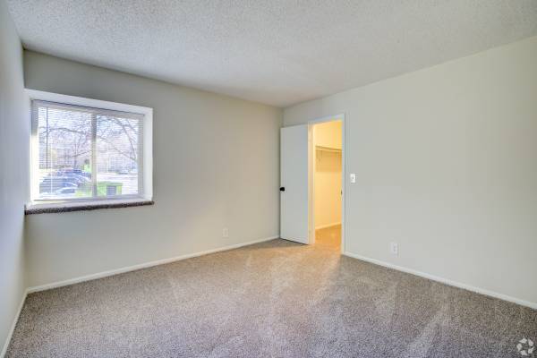 $1,325 / 3br - Reduced Security Deposit! Only $500 - Large 3 Bedroom!64027440813569121