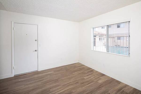 $1,725 / 1br - ¡¡¡1 MES GRATIS!!! Departamento remodelado de 1 habitación en National City con lavandería en el lugar (National City)63998603748611124