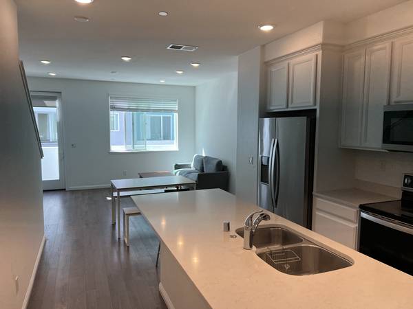 $1,800 / 1br - North San Jose Masterbedroom in a 4B4B townhouse (san jose north)63813686479491121