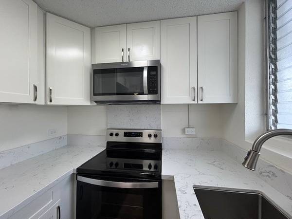 $2,014 / 1br - 494ft2 - Beautifully renovated kitchen w/above the range microwave (Makiki)63939394946435122