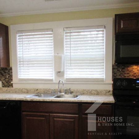 $1,695 / 3br - 1330ft2 - Make this Charming 3/2 Home in Downtown Simpsonville - See it Today! (Simpsonville)63783789291265124