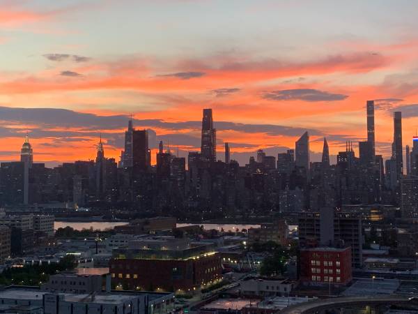 $4,810 / 1br - Corner Apartment with Sunset Skyline Views (Long Island City)63854193039617122