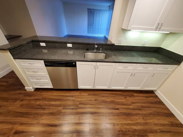 $5,611 / 3br - 1643ft2 - Casa de 3 dormitorios y 2 baños en un barrio amigable con mascotas con piscina (santa clara)63880131932673123