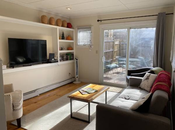 $150 / 3br - 1 min to dtwn (providence)64002993058307120