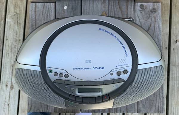 2 Vtg Portable radio/boombox Sony & Magnavox - electronics