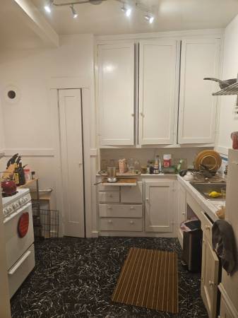 Convenient sublet. 1