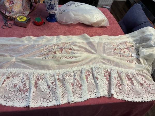 2-lace70"valances and 2 lace 58" valances 1