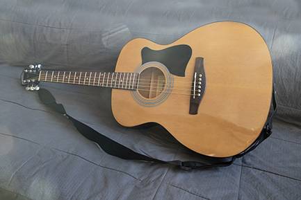 Ibanez Guitar w. case 1