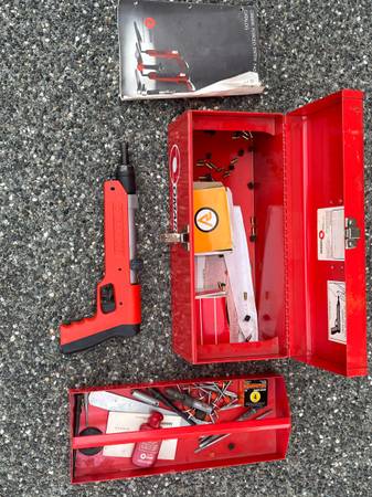 Omark 823 Power Fastener with tool box 1
