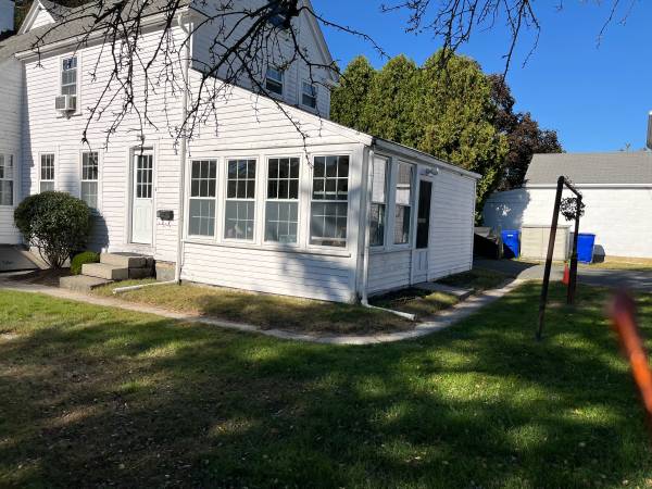 $2,500 / 2br - New England Farm House , Milton (Milton)63996549330563122