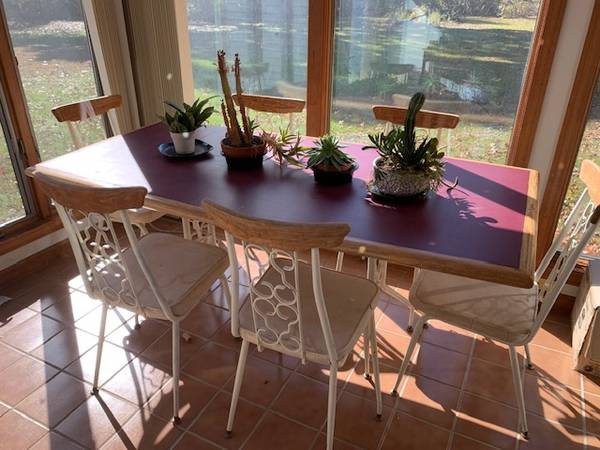 Dinette Set w/six chairs 1