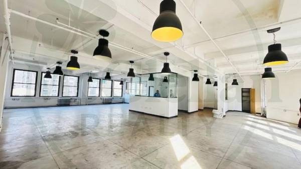 $11,829 / 3943ft2 - $36 Sunny Loft office space Half FL 3 Exposures Prv Bthrms ❣️ (Midtown West)63816575678337120
