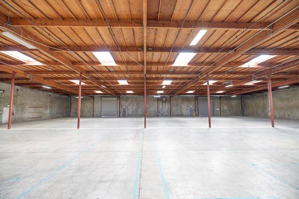 $28,575 / 22860ft2 - Almacén con 9 bahías para camiones y patio cercado (santa rosa)63671991986433121