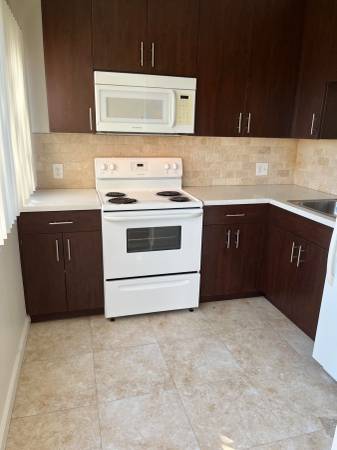 $2,200 / 1br - 470 E. Angeleno Ave. Apt 21263701148998659122