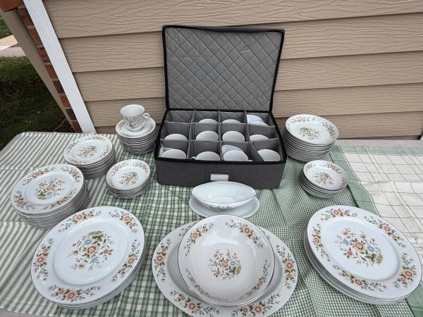 75 Piece Fine China Set 1