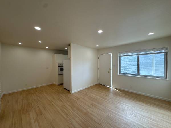 OPEN SAT 12-1PM by RSVPExcel AdamsPointLocation,1BR,Well-Lit 317-302 1