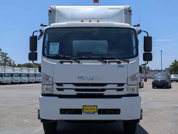 2018 Isuzu FTR 24FT - Photo 2