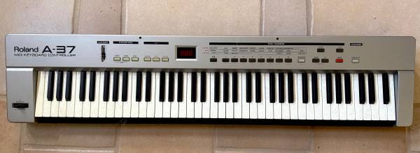 Roland A-37 midi controller 76 key 1