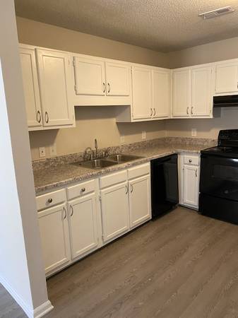 Clifton Place - Great Three Bedroom Available - Get 1/2 a month free 1