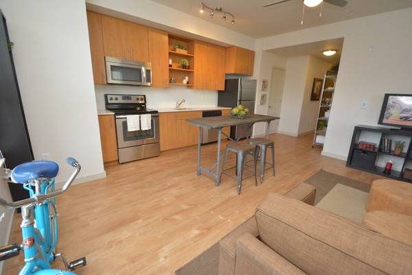 $1,995 / 2br - Live Easy. Walk Everywhere. Tour Daveneaux! (NE Portland, NE Couch, Laurelhurst, Buckman)63914854463106122