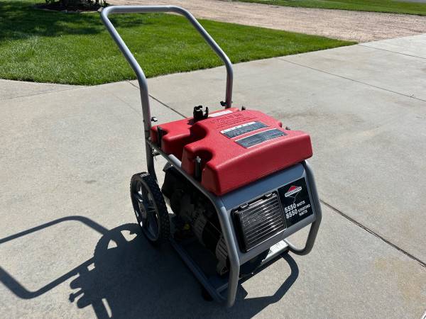 Briggs & Stratton Generator 1