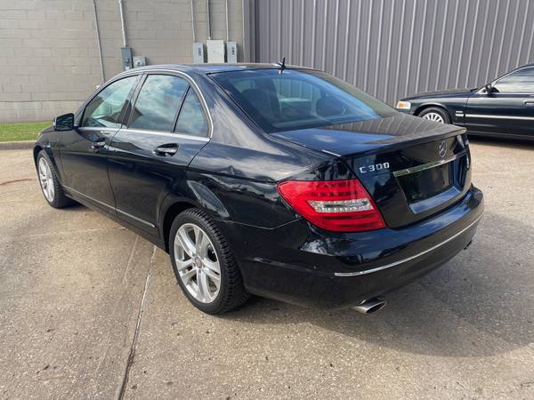 2012 Mercedes C300 4MATIC tracción en las cuatro ruedas, cuero, techo solar, buen auto, ¡guau! - $8.899 (Tulsa-Kirkpatrick Auto Sales)63469607101059123