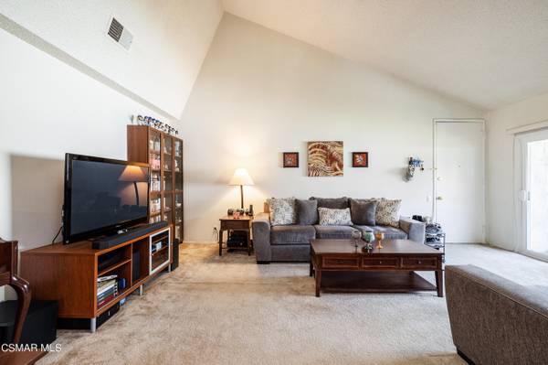 $2,550 / 1br - 910ft2 - Beautifully remodeled West Park condo in the heart of Westlake Village (Westlake Village, CA)63800279954689120