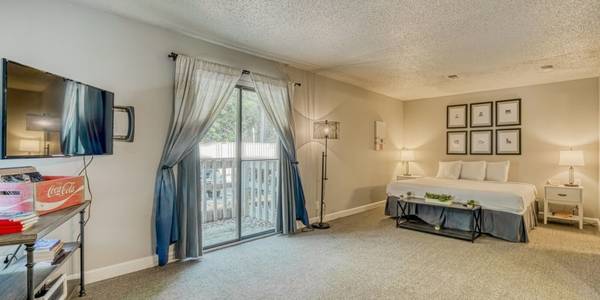 Handicapped Accessible, Free Parking, Free Utilities 1