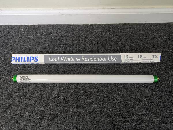 Philips 15W 18-Inch T8 Cool White Light Bulb 1