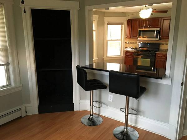 Charming 2 Bed, 1 Bath Unit in Rutherford | $2300 | Available 10/01 1
