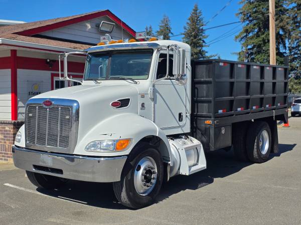 2008 Peterbilt 335 - Photo 2