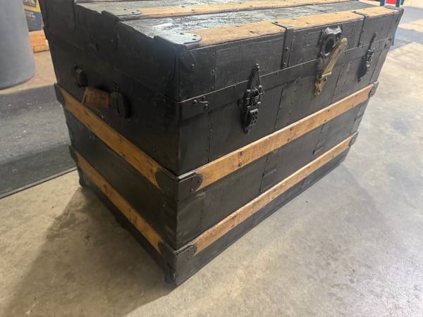 Vintage Chest 1