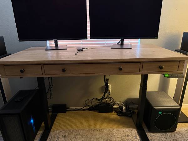 Living Spaces Wright 60" Electric Standing Desk – Natural Wood 1