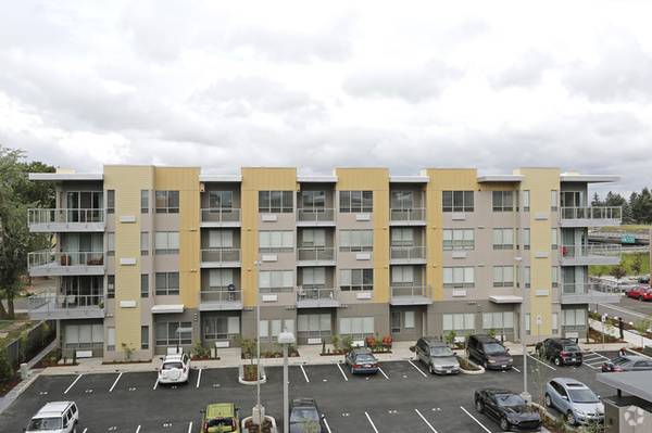 LARGE ground level studio available now, apply today move in tomorrow 1