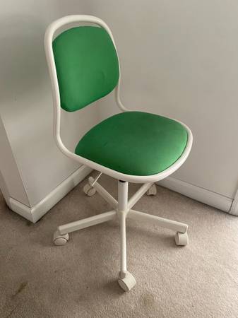 Kids desk chair 1