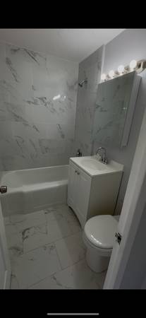 $1,690 / 2br - Remodeled 2 bedroom in Rogers Park (Rogers Park)64041809482243122