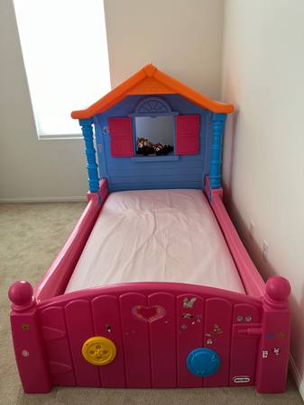 SUPER DEAL!!!Little Tikes Lalaloopsy Twin Bed Frame 1