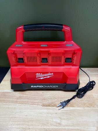Baterías/Cargadores Milwaukee - $800 (Los Alamos)63469925863427121