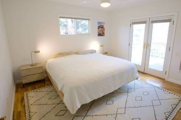 Furnished Room in condo to share near station/airport 1