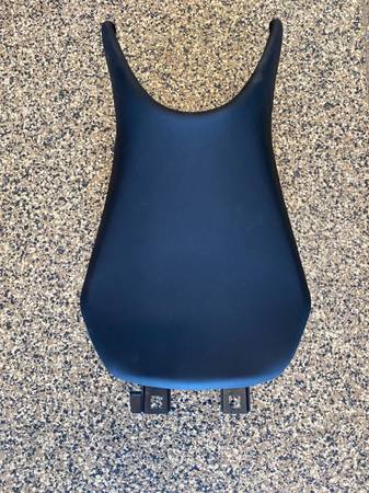 2024 BMW R1250R saddle 1