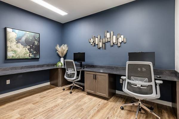 $2,290 / 2br - 917ft2 - Entertainment Kitchen, Shopping Nearby, 2B/1B (11100 Southeast Petrovitsky Road, Renton, WA)63850637774209122
