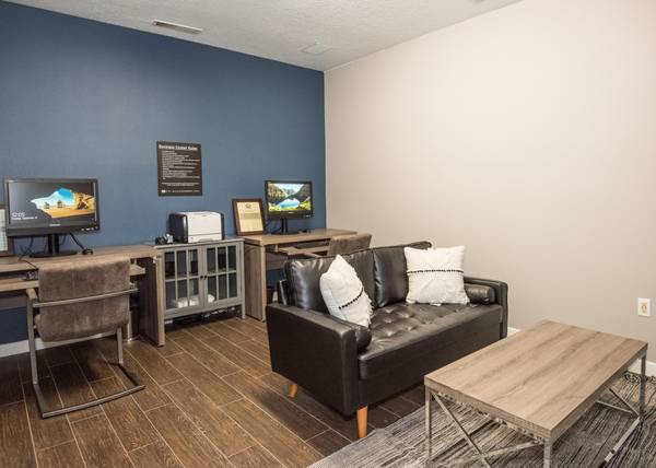 $1,790 / 3br - 1105ft2 - NEW LOWER PRICE! Three Bedroom With Balcony And Scenic View!63977278301827124
