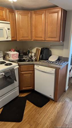 $1,895 / 3br - Marlboro  Htd 3 Bed On Broad St Prkng+Lndry+No Fee!!63824666989955121
