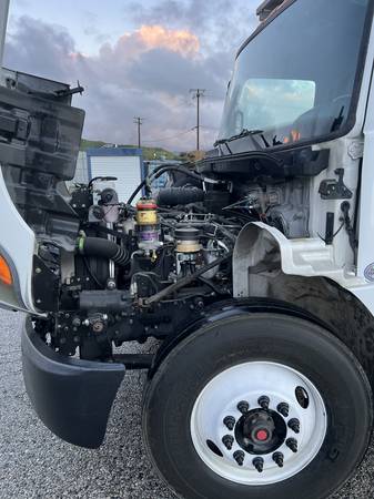 2019 Hino 268 Reefer - Photo 15