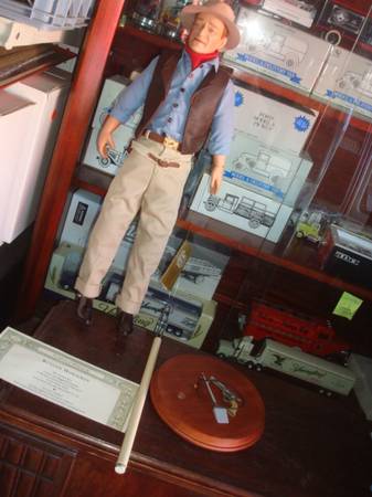 john wayne statues 1