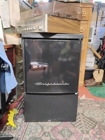 Mini Fridge 1