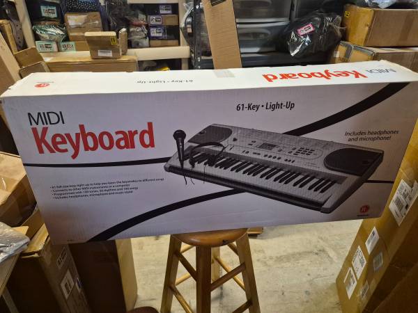 RADIO SHACK 61 KEY LIGHT UP KEYBOARD 1